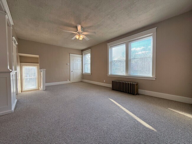 Foto del edificio - 1324 McCausland Ave