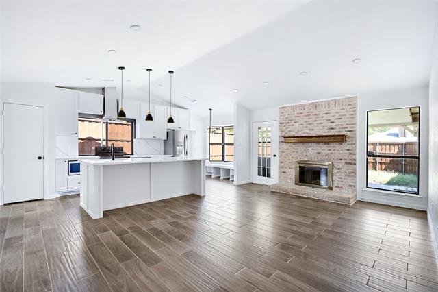 Foto del edificio - 8400 Willow Creek Dr