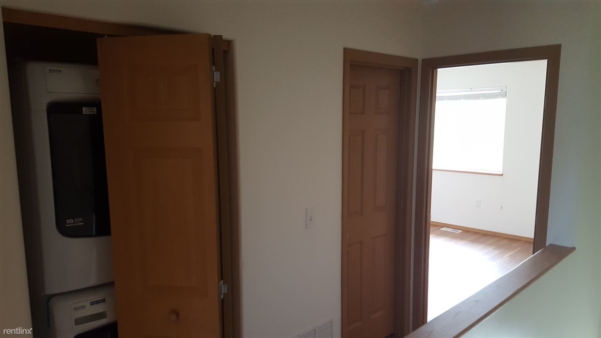 Building Photo - 2 br, 1 bath 4plex - 5830 E Pilgrim Ct