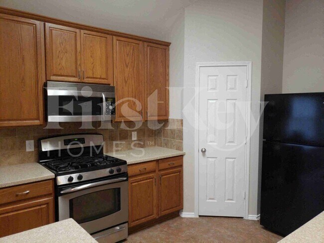 Foto del edificio - 707 Geary Dr