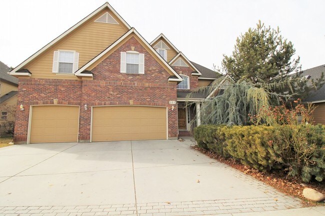 Building Photo - Spacious Two Rivers Home