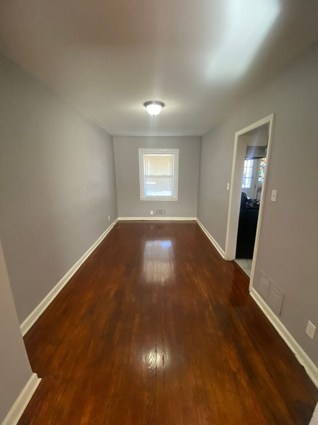 Building Photo - 3 bedroom 1 Bathroom Home in Baltimore