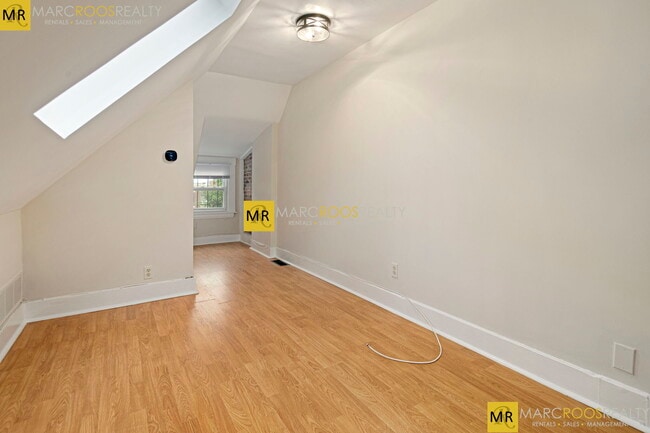 Building Photo - 13 Mansfield St