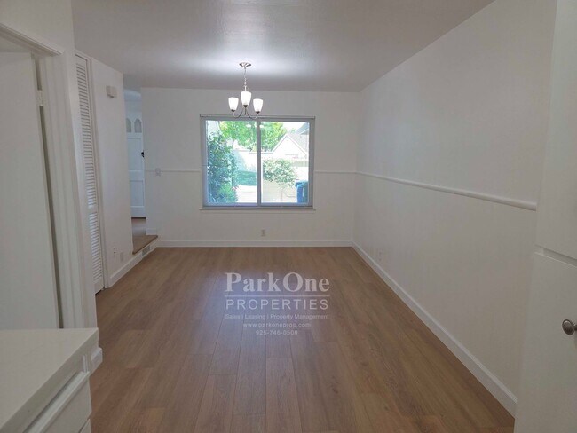 Foto del edificio - Spacious and Updated Heather Farms Townhome for Lease