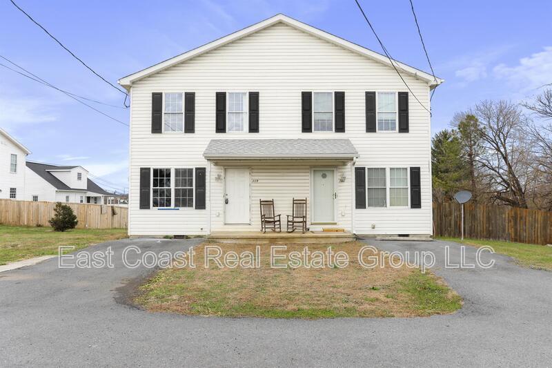 Primary Photo - 121 E Rd