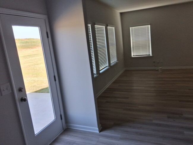 Foto del edificio - 25743 Finchley Dr