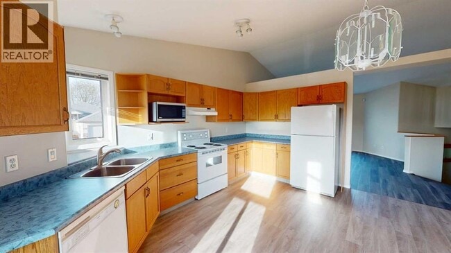 Photo du bâtiment - 10317-10374 74 Ave