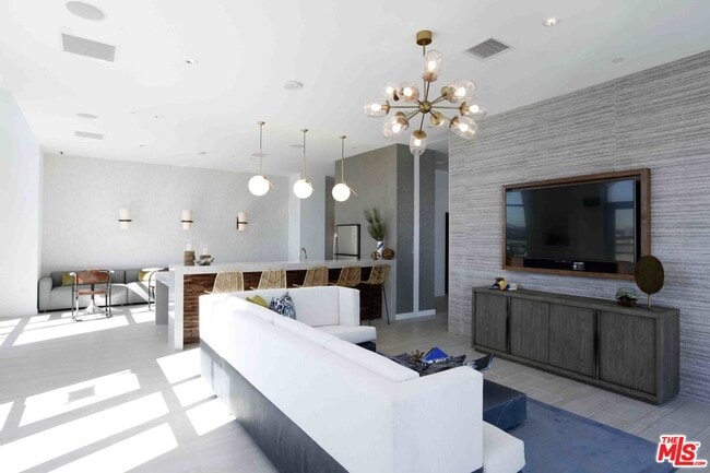 Foto del edificio - 707 E Ocean Blvd