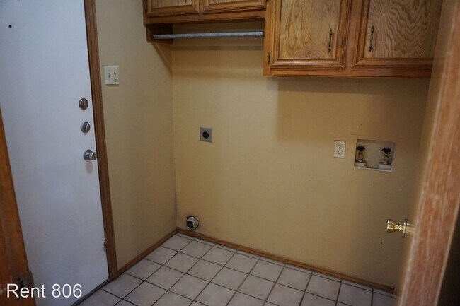 Building Photo - 3 br, 2 bath House - 1104 Homestead Dr