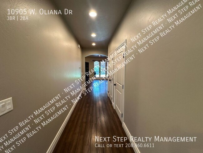 Building Photo - 3 Bed 2 Bath Home - NO SECURITY DEPOSIT RE...