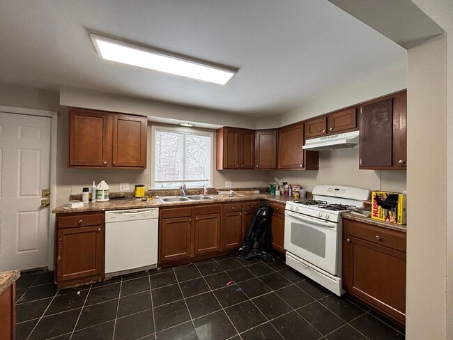 Building Photo - 3 Bedroom 1 Bath, Single Family Home, Lyell - Otis Neighborhood!