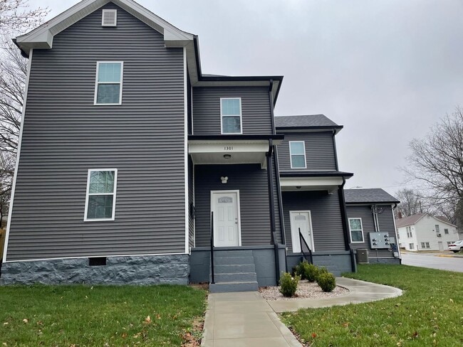 Building Photo - 1 Bed/1 Bath Apartment (Upstairs)