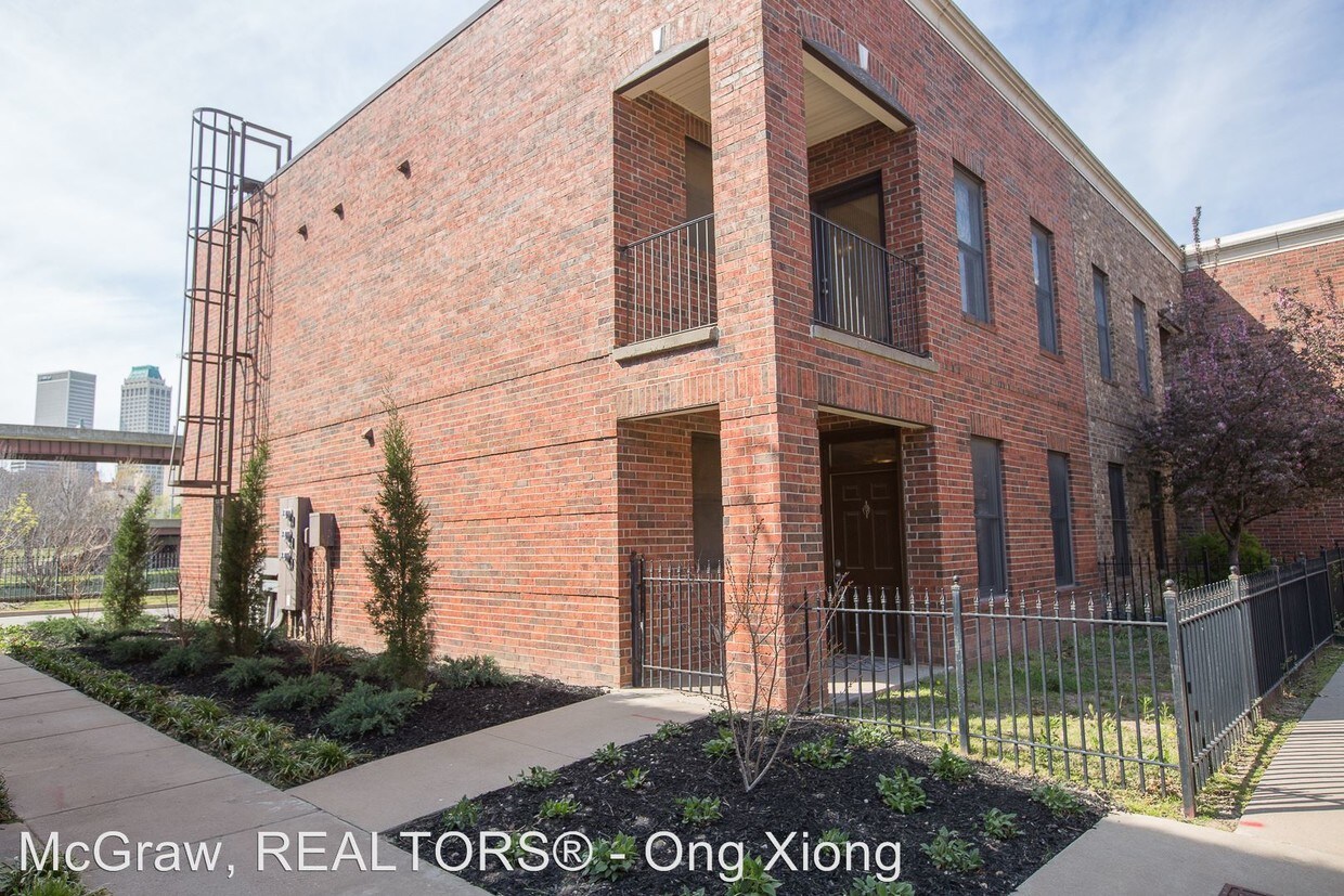 Foto principal - 2 br, 2.5 bath House - 713 S Madison Pl