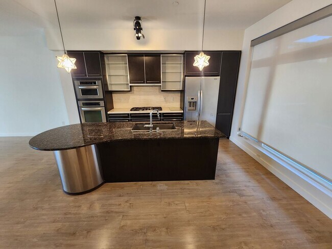 Foto del edificio - Exceptional Two Level 3 bedroom Condo in upscale Luxe Lofts