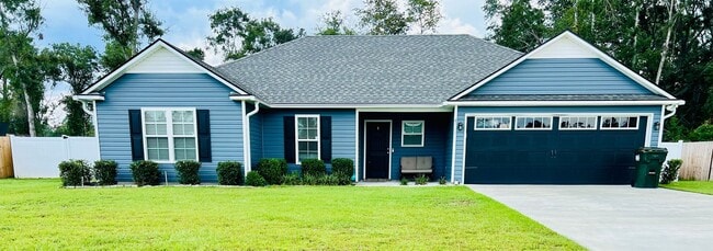 Building Photo - $500 Move-in Discount! Modern 4-Bedroom Ho...