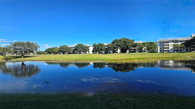 Foto del edificio - 9230 Lagoon Pl