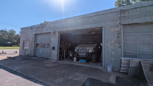 Foto del edificio - 430 E Brockett St