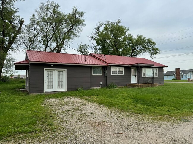 Building Photo - 2590 W Broadway St