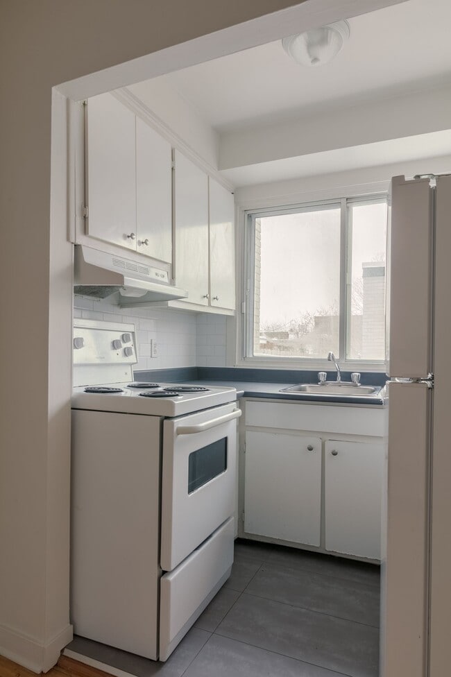 Building Photo - 735 Rue Gordon