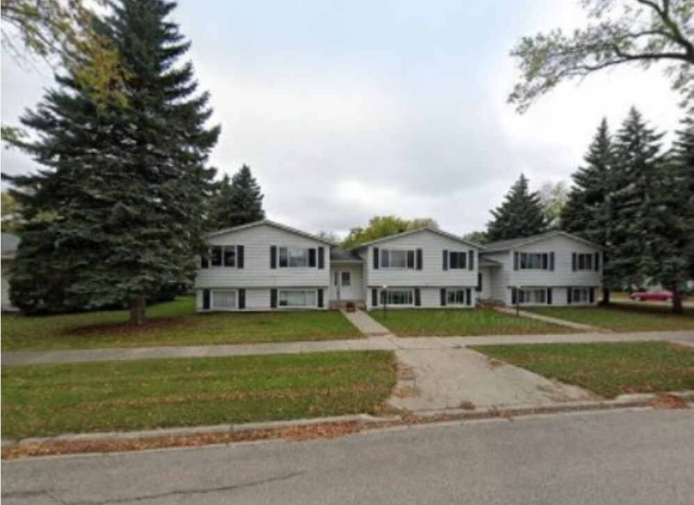 21 5th Ave SE Unit 4, Mayville, ND 58257 21 5th Ave SE Mayville, ND