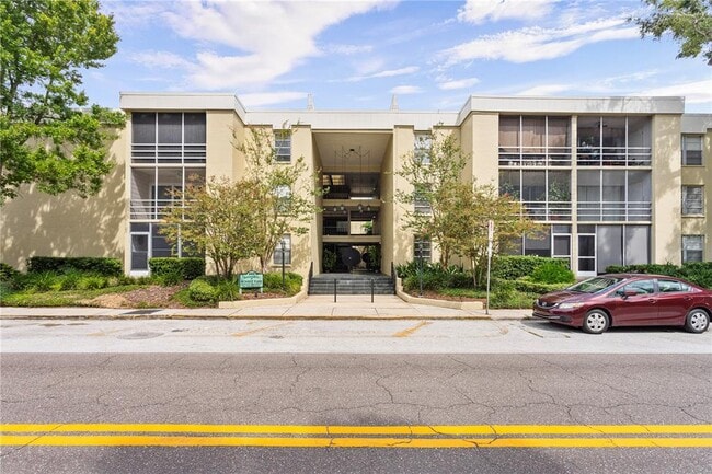 Foto del edificio - 2302 S Manhattan Ave
