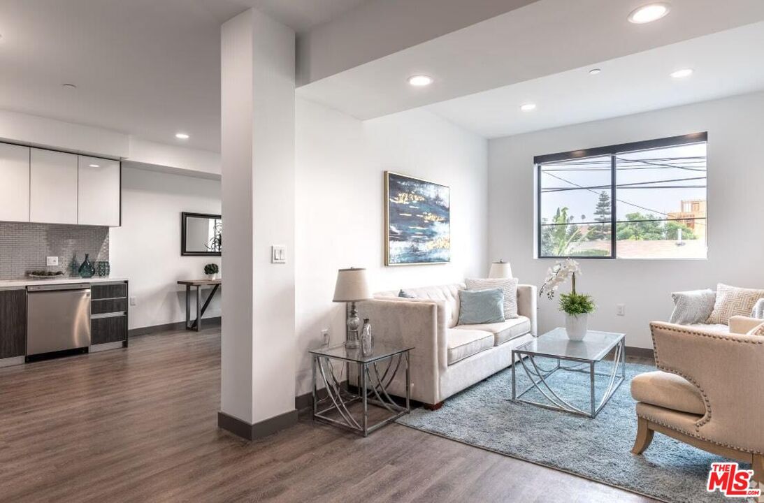 Foto principal - 552 N Hobart Blvd
