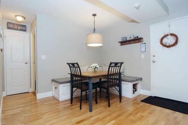 Building Photo - 48 Coffey St