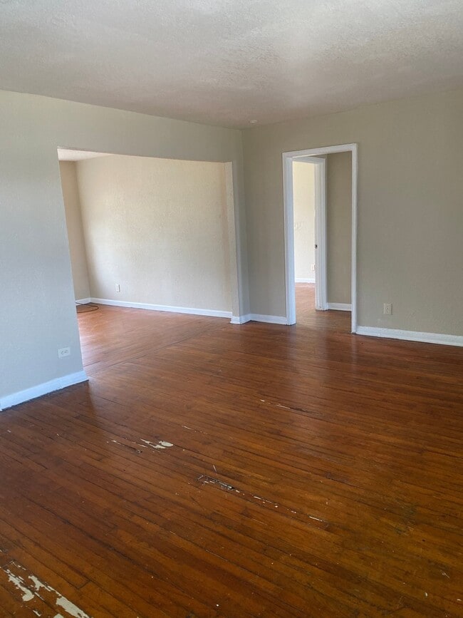 Building Photo - New Rental Listing!