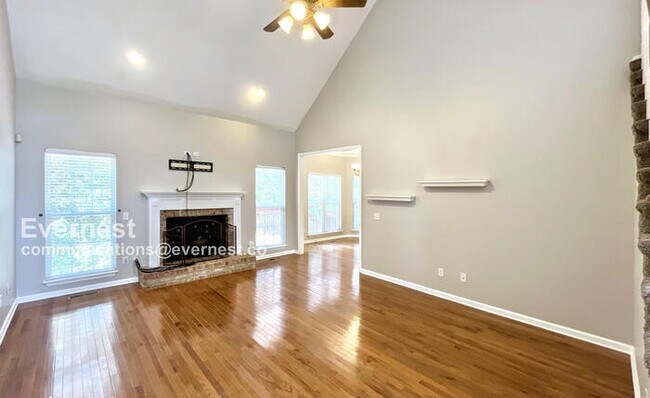 Foto del edificio - 5560 Crooked Creek Dr