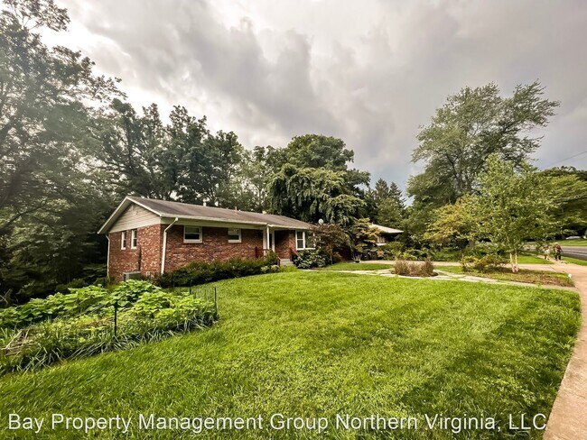 Building Photo - 4 br, 2.5 bath House - 8411 Cottage St