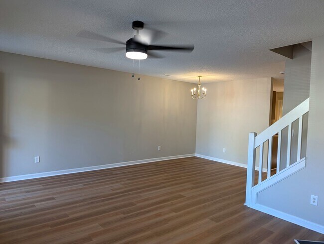 Building Photo - Pristine, 2 bed, 2.5 bath Townhome Located...