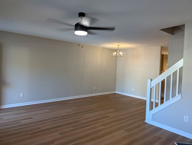 Foto del edificio - Pristine, 2 bed, 2.5 bath Townhome Located...