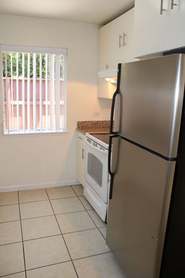 Building Photo - Bright 2 Bedroom, 2 Bathroom Condo, W/ Gar...
