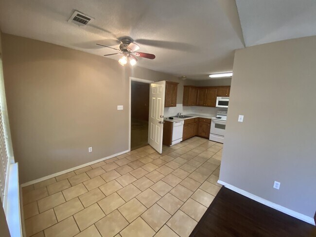 Building Photo - 1800 Ingalls Ln
