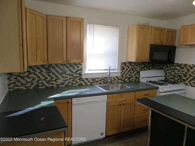 Building Photo - 44 Conover St