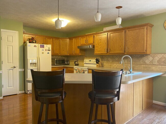 Building Photo - 3 Bedroom Single Family Home in Louisville