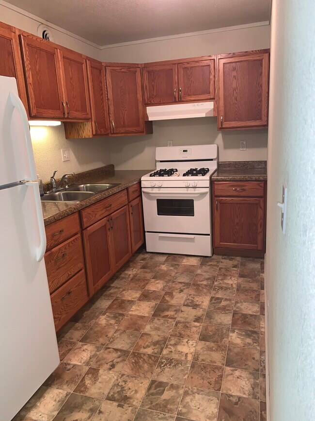 full size refrigerator - 224 N Mill St