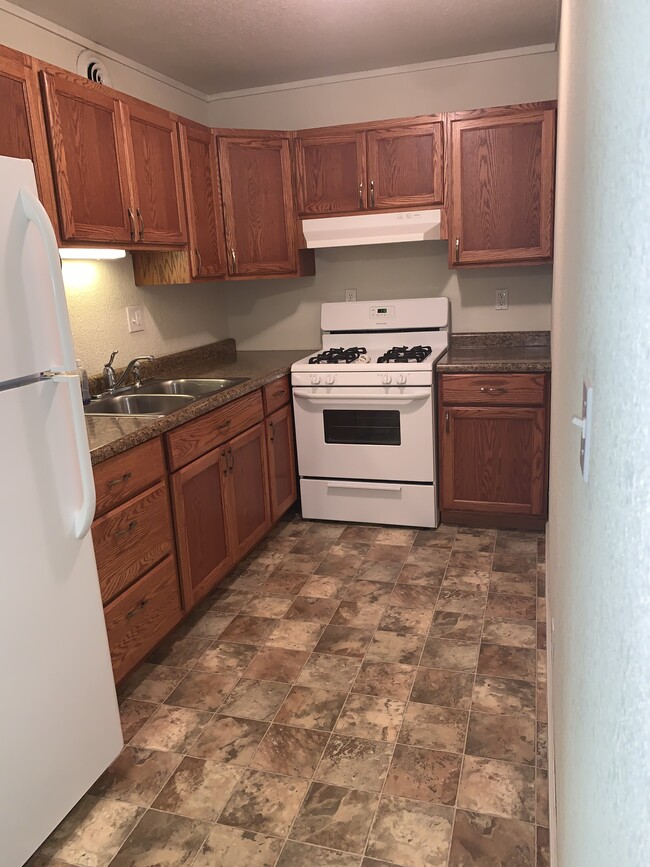 full size refrigerator - 224 N Mill St