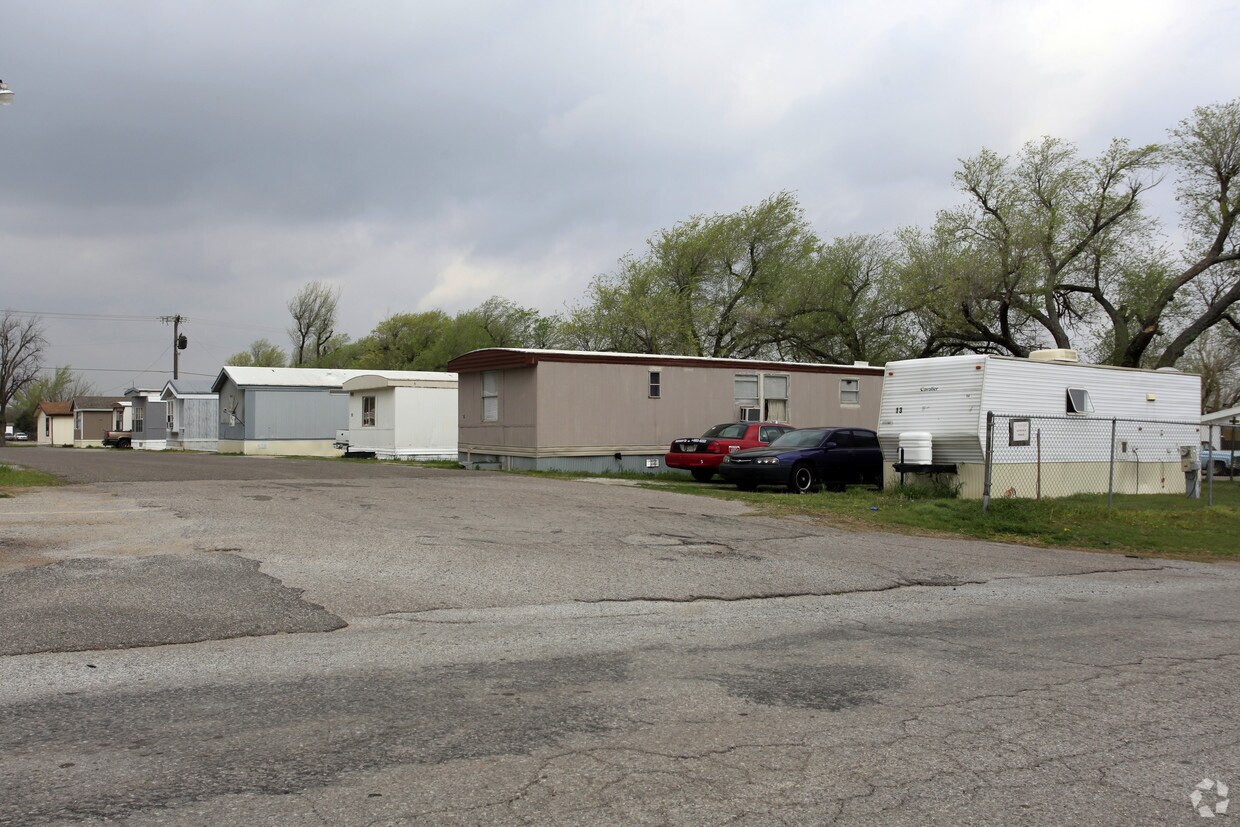 Primary Photo - 6600 S Shields Blvd