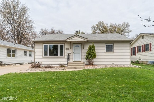 Building Photo - 4 br, 2 bath House - 2912 E 13th St