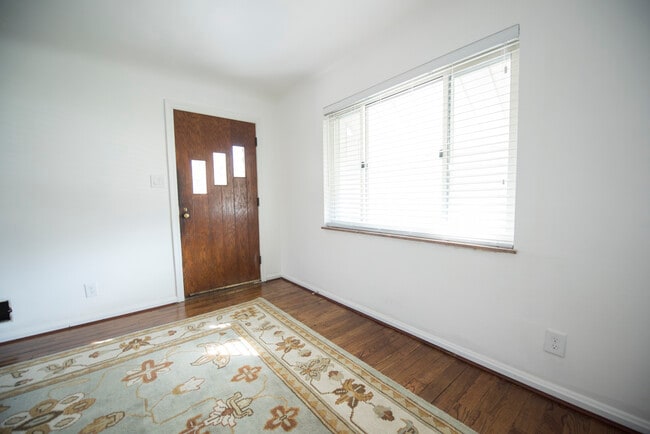 Building Photo - 2548 Losantiville Ave
