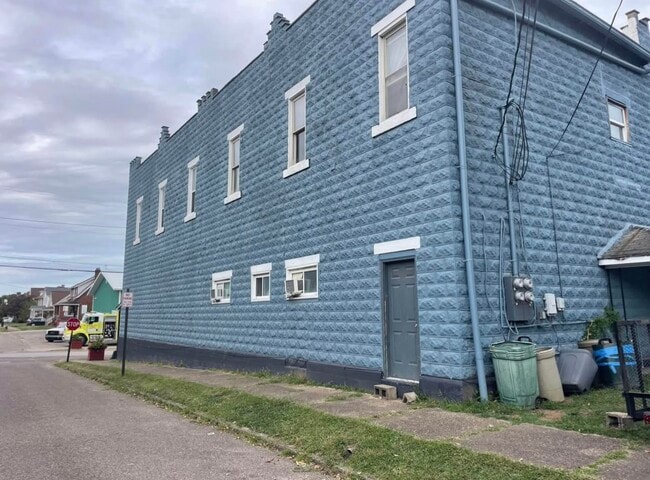 Building Photo - 201 W Main St