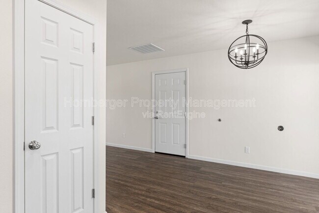 Building Photo - 14410 E Heroy Ln