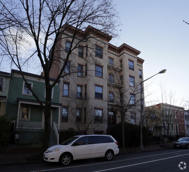 Building Photo - 21 6th St NE