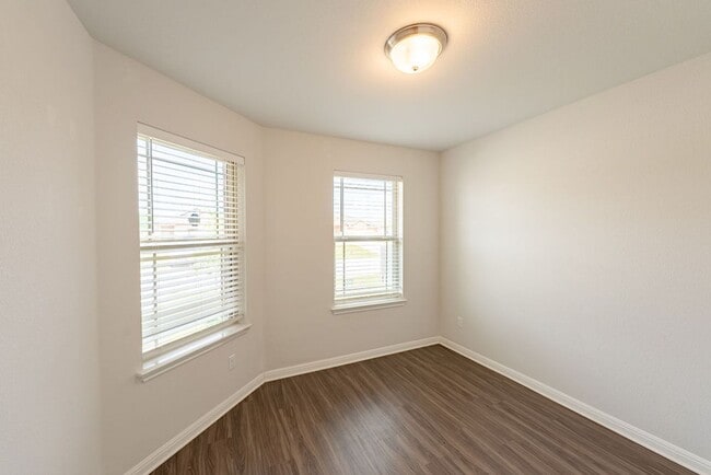 Building Photo - Experience Luxury Living: Perfect Blend of Comfort & Style in Your Dream Home! Schedule Viewing Now!