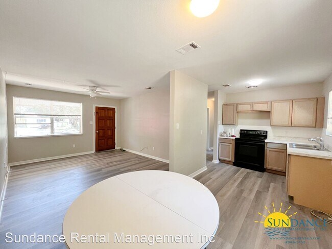 Building Photo - 3 br, 1 bath House - 211 Coral Drive