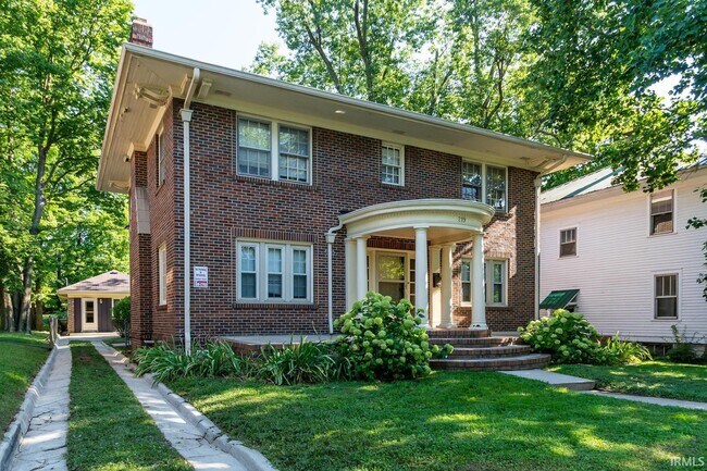 Foto del edificio - 219 E 8th St