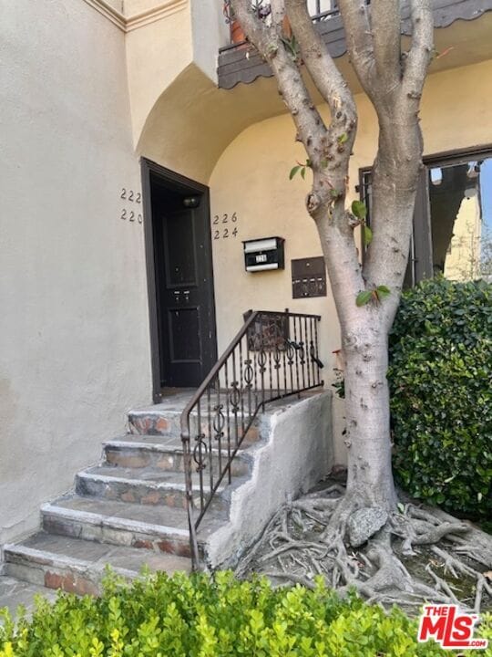 Foto del edificio - 220 S Martel Ave