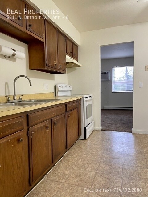 Foto del edificio - 5311 N Detroit Ave