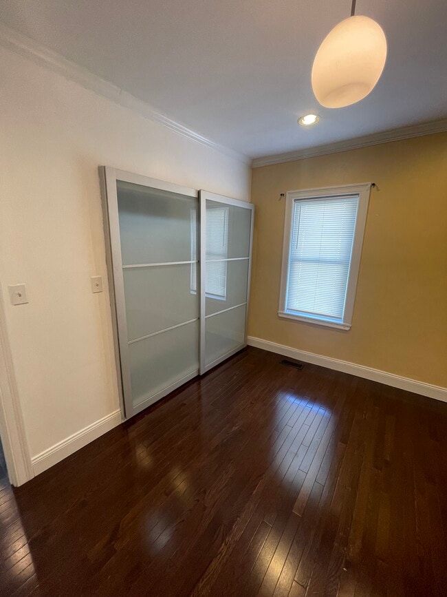 Building Photo - 99 Plain St